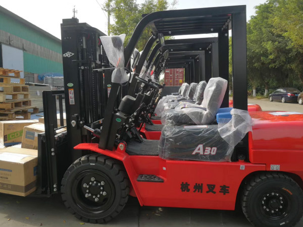 叉車轉(zhuǎn)向沉重？叫你這些方法排除！