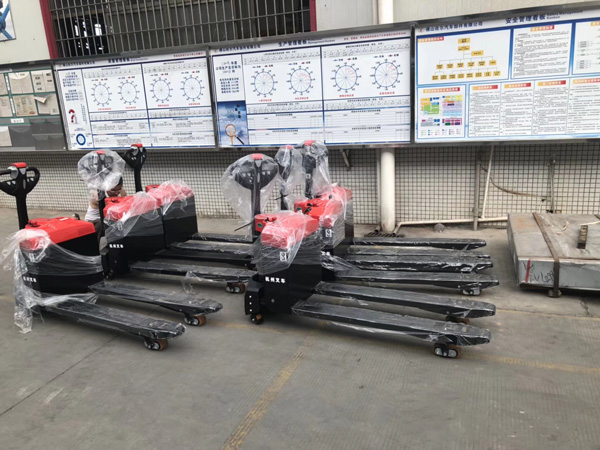 左爾汽配一次性采購6臺迷你二代搬運車1