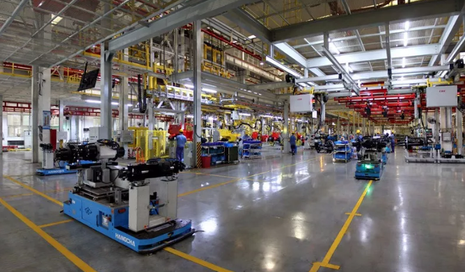 智能電動(dòng)叉車總裝車間