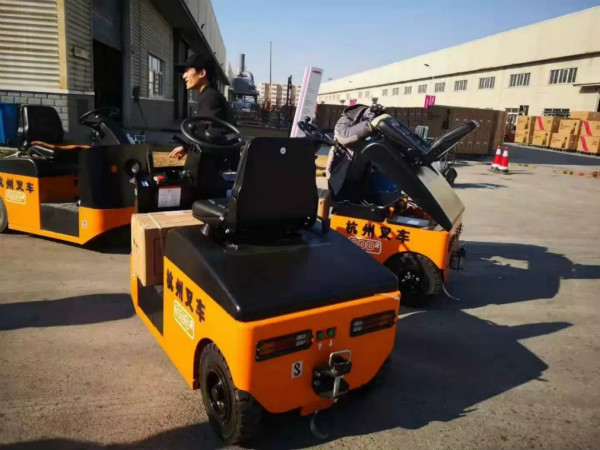 電動(dòng)牽引車